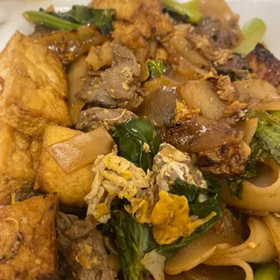 Pad see ew with beef and tofu