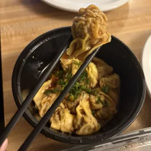 Spicy wontons in chili oil
