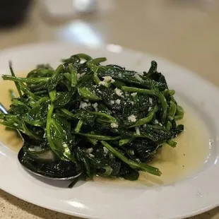 Bean sprouts with garlic