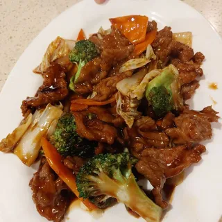 Stir-fried Steak with Assorted Vegetable