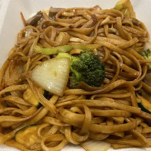 Vegetable lo mein