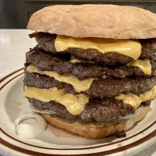 a cheeseburger on a plate