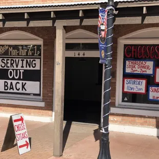 New pass-thru storefront on Frontier leads to Chubby&apos;s food truck