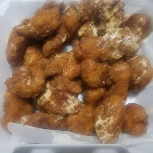 Ordered two pounds of wings from the east side location and they barely had any sauce. Very disappointed!