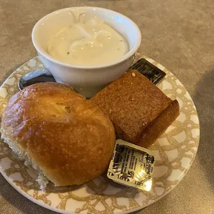 Roll and cornbread with gravy
