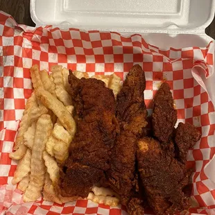fried chicken and macaroni and cheese