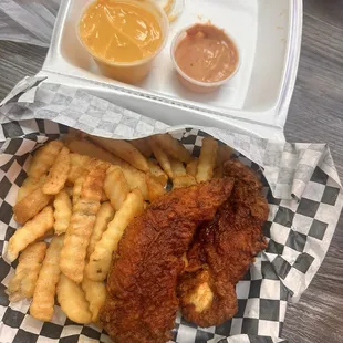 Tenders &amp; fries w/cheese and cubby&apos;s sauce