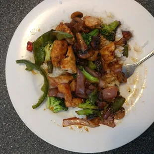 Stir Fry Chicken on top of steamed rice!! Yumm