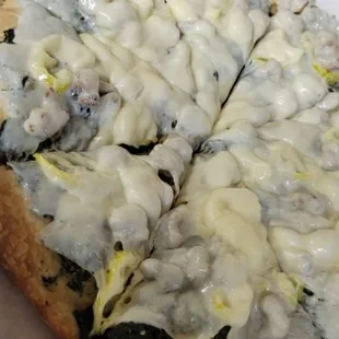 Greens, sausage and pepper 8 cut pizza