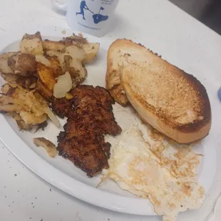a plate of breakfast food