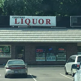 a car parked in front of a liquor store