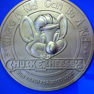 the logo for chuck e cheeses