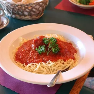 a plate of spaghetti and sauce