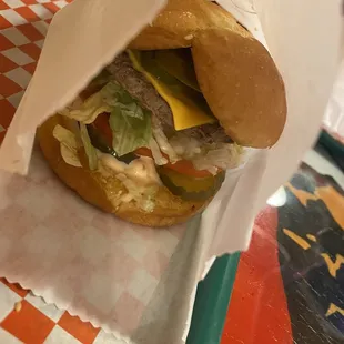 Deluxe cheeseburger