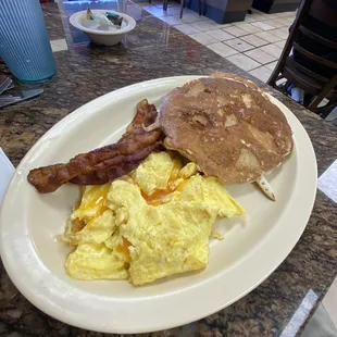 Wagon wheel with Apple cinnamon pancakes