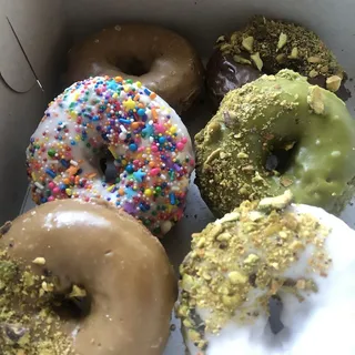 Vegan Cake with Matcha Icing Top with Pistacho