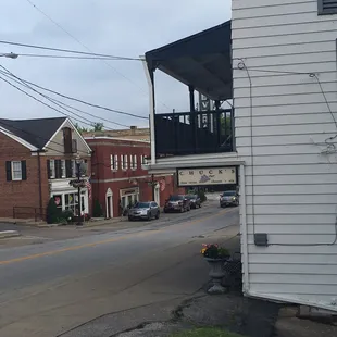 Chucks fine wine and beverages