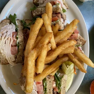 Club sandwich on wheat