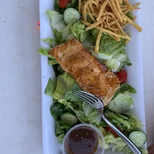Grilled Salmon Salad