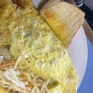 an omelet and french toast