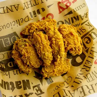 chicken wings and fried chicken, poultry, food, chicken wings, fried chicken, fried chicken wings, bbq wings, chicken, bbq chicken