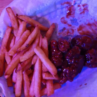 Boneless wings w/Fries