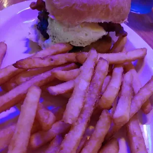 Eye opener burger w/Fries