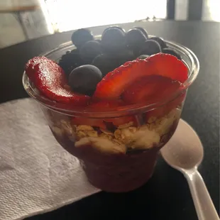 The final product, açaí bowl.