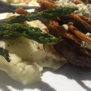 NY strip with mashed potatoes and asparagus