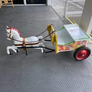 Restored horse and cart by Rick Dale (Rick's Restorations) for Chumlee.