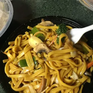 Lo mein middle with veggies