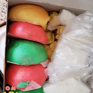 Baked manapua, steamed manapua, 2 dozen pork hash &amp; 5 rice cake.  Steamed comes in holiday colors!