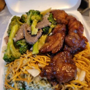 My Mini lunch fr @Chun Wah Kam Noodle Factory today. Doesn&apos;t even look like a Mini 2 me, way 2 much Food! I prefer Waimalu Chun Wah Kam!