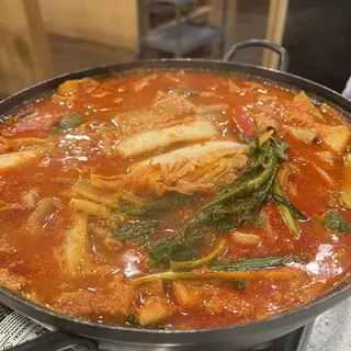 J3. Spicy Beef Tripe in Hot Pot