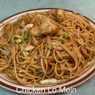 chicken lo mein with noodles