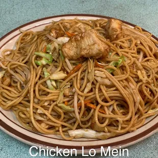 chicken lo mein with noodles