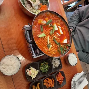 Kimchi jigae ramen jeongol &amp; bibimbop