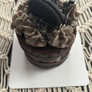 Chunk Cookies N Cream Cake