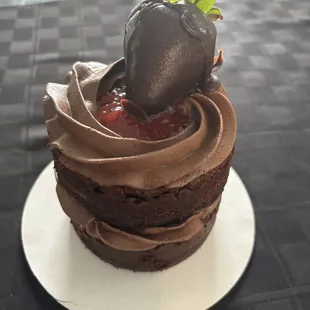 Chunk Choco Strawberry Cake