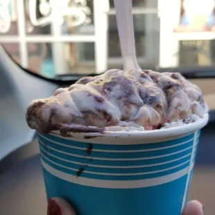 2 scoops... red velvet and something super chocolatey underneath