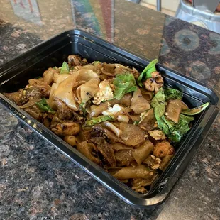 Ladda Thai, Chicken Pad See Ew (Soy Sauce Rice Noodles), yummy