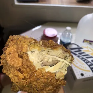 Un cabello, hair in my chicken, I also order all spicy and they gave me one box regular, I&apos;m disappointed