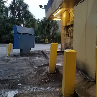 The backside of this place needs a serious scrubdown.
