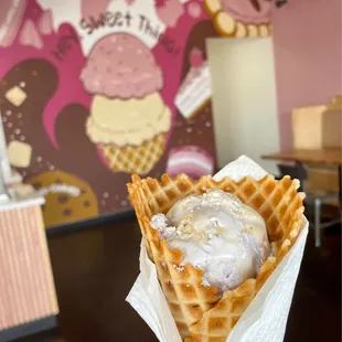 A scoop of Lavender Honey.