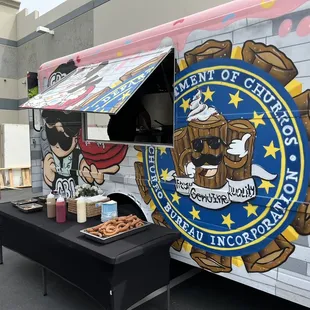 Fresh churros with 4 drizzles and 4 toppings.