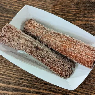 Apple filled Churros | Instagram: @telephonesmoothie