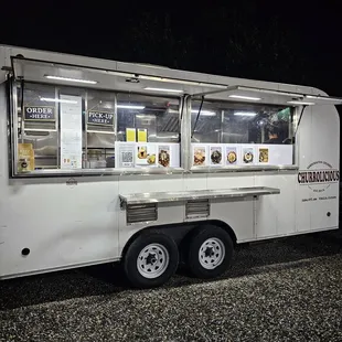 a food truck at night