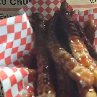 Churros con cajeta y fresa