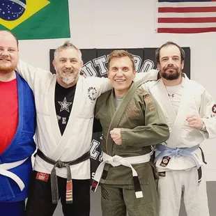 Gi Jiu Jitsu with 3rd Degree Black Belt Professor Claudio Mattos!