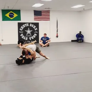No Gi Jiiu Jitsu with 3rd Degree Black Belt Professor Claudio Mattos!